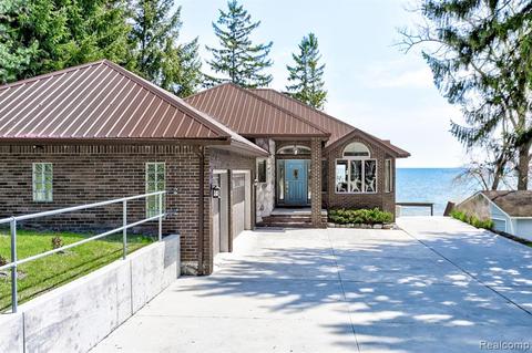 5434 Lakeshore Rd, Deckerville, MI 48427