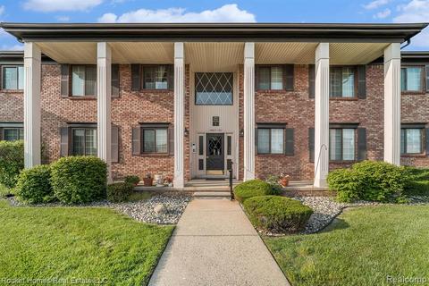 19631 Ridgemont St #16, Saint Clair Shores, MI 48080