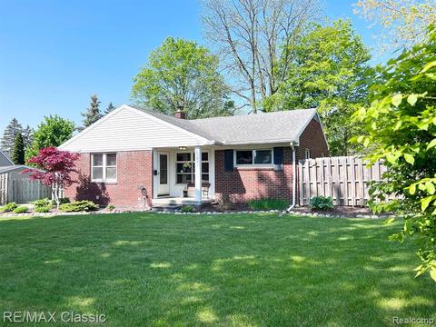 437 Bennett St, Milford, MI 48381