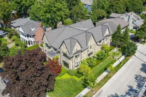 685 Pierce St, Birmingham, MI 48009