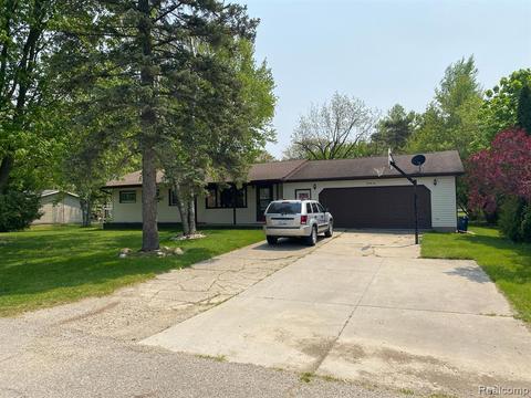 22 Saint John St, Peck, MI 48466