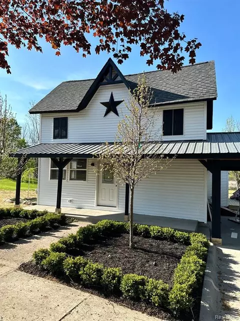 208 North St, Holly, MI 48442