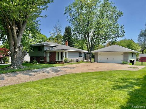 671 Slocum Dr, Auburn Hills, MI 48326