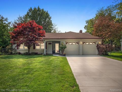 4621 Argyle Dr, Troy, MI 48085