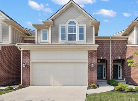 7518 Berry Wood Ln, West Bloomfield, MI 48322