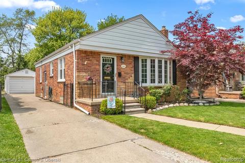 8660 Carter Ave, Allen Park, MI 48101