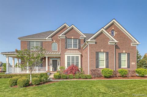 3896 S Century Oak Cir, Oakland, MI 48363