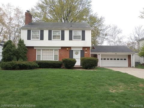 1301 N Oxford Rd, Grosse Pointe Woods, MI 48236