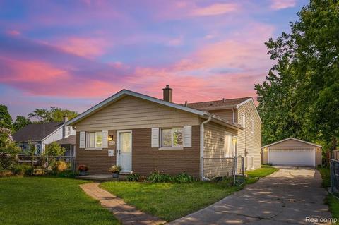 1023 Massoit Rd, Clawson, MI 48017