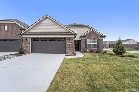 21173 Lilac Ln, Clinton Township, MI 48036