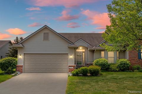 6192 Mountain Laurel Dr, Brighton, MI 48116