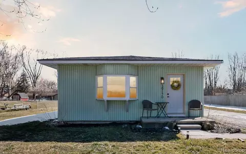39170 Elmite St, Harrison, MI 48045