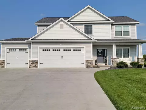 9008 N Meadows Dr, Freeland, MI 48623