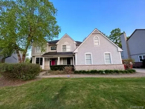 4760 Birkdale Dr, Commerce, MI 48382