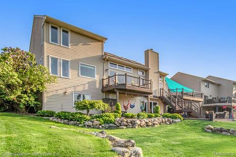 1422 Heights Rd, Lake Orion, MI 48362