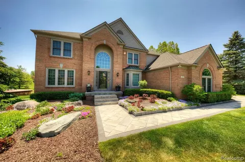 3797 Deer Springs Dr, Rochester, MI 48306