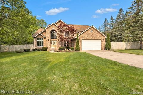 6793 Westaway Dr, Troy, MI 48085