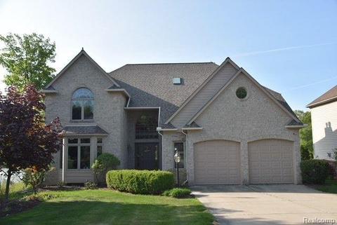 2709 Cove Bay Dr, Waterford, MI 48329