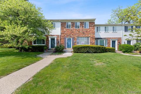 611 Fox Hills Dr N, Bloomfield Hills, MI 48304