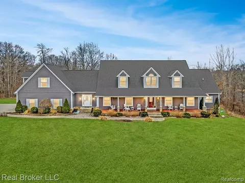 6915 Stone Dr, Clarkston, MI 48348