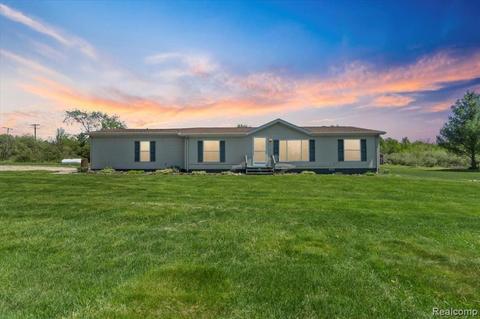 6016 Mayville Rd, Clifford, MI 48727