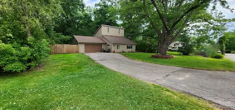 3420 Duffield St, White Lake, MI 48383