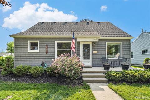 1992 Buckingham Ave, Berkley, MI 48072
