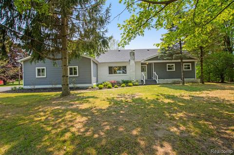 2201 Seymour Lake Rd, Oxford, MI 48371