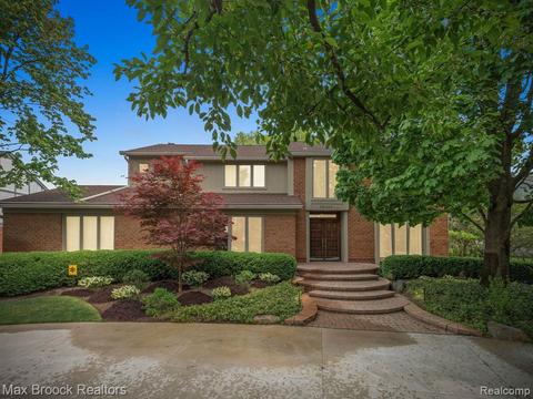 30981 Westwood Rd, Farmington Hills, MI 48331