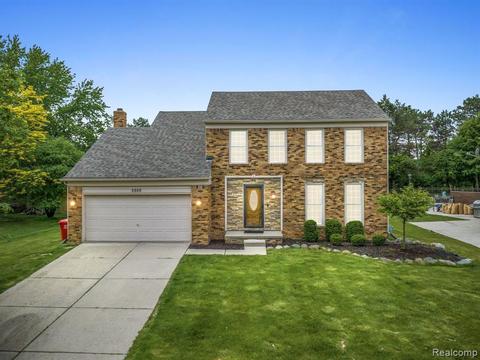 5550 Greenbriar Dr, West Bloomfield, MI 48322