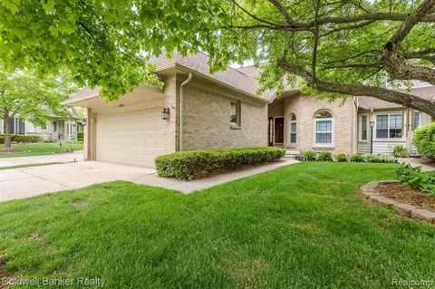 2598 Maple Frst, Wixom, MI 48393