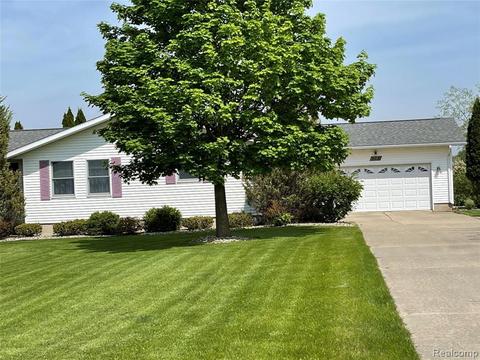 872 Huron Crest Dr, Bad Axe, MI 48413