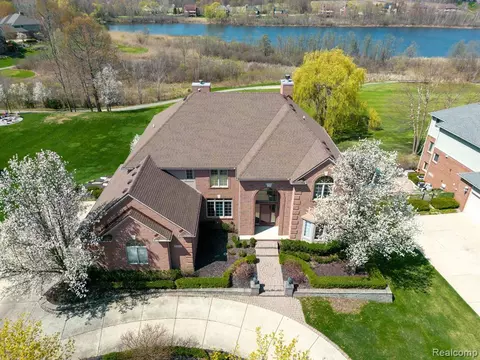 5817 Majestic Oaks Dr, Commerce Twp, MI 48382