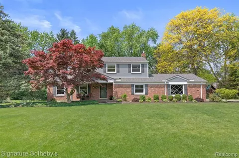 5634 Pebbleshire Rd, Bloomfield Hills, MI 48301