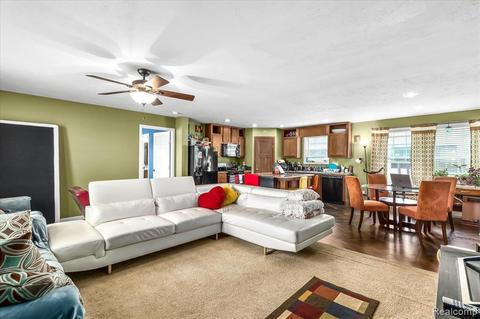 11191 Juniper Ridge Ct, South Lyon, MI 48178