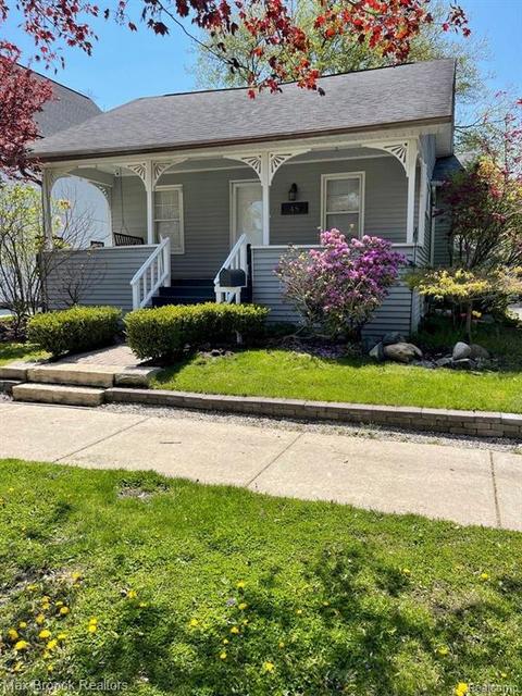 48 Maywood Ave, Pleasant Ridge, MI 48069