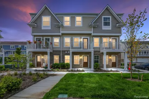 502 Jenny Way #52, Brighton, MI 48116