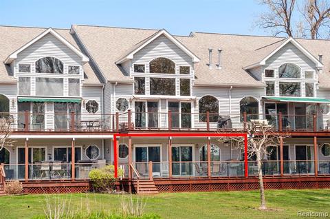 37880 Jefferson Ave, Harrison Township, MI 48045