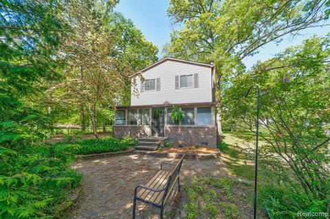 1782 Birchton St, Commerce Twp, MI 48382
