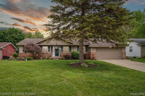 1428 Peachwood Dr, Flint, MI 48507