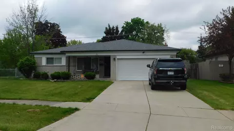 3015 Alden Dr, Sterling Heights, MI 48310