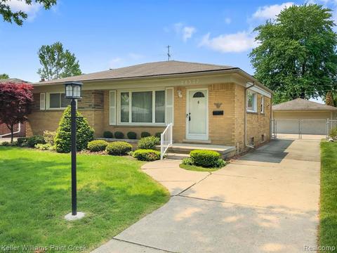 28537 Jane St, Saint Clair Shores, MI 48081