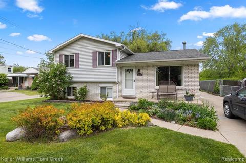 672 W Woodside Ave, Madison Heights, MI 48071