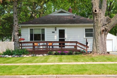 5015 Ora St, Lansing, MI 48910