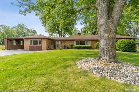 2141 W Reid Rd, Flint, MI 48507