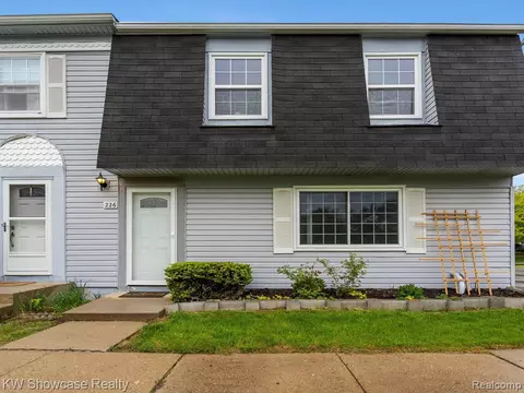 226 Aqueduct Dr, Walled Lake, MI 48390