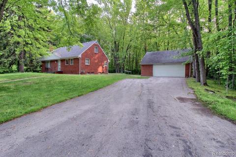 8425 N Stoney Creek Rd, Newport, MI 48166