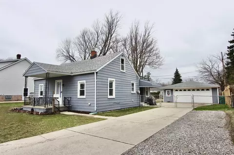 31920 Dover St, Garden City, MI 48135