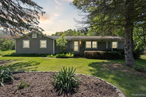4329 Brian Dr, Brighton, MI 48114
