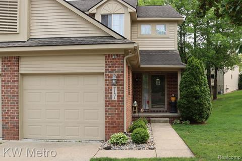 7151 Lavender Ln, Waterford, MI 48327
